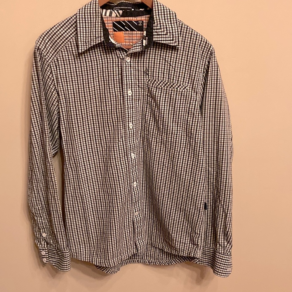Volcom gingham long sleeve button down shirt. Small